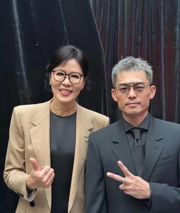 65岁的郎平大回春，看着比小23岁的林丹都年轻！

你敢相信吗？今年的郎平已经6