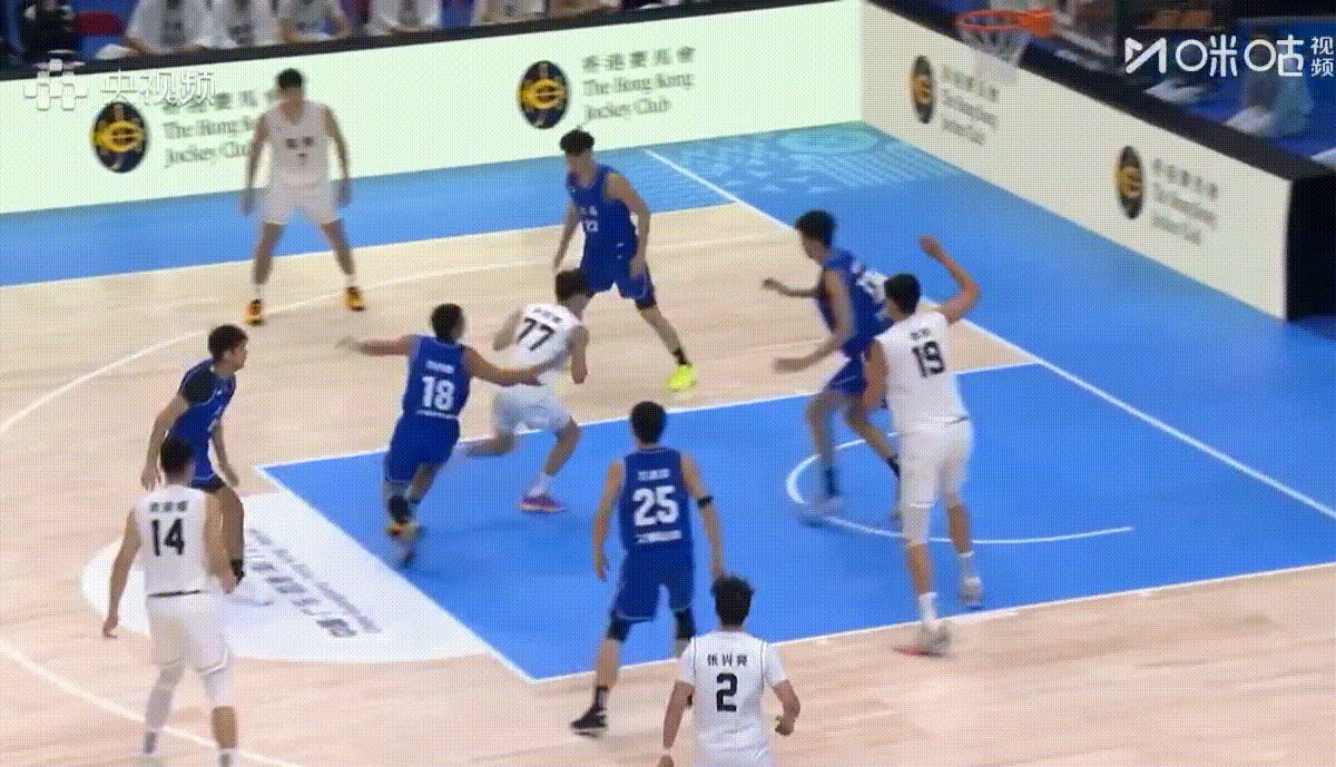 徐昕这场也是打爽了啊，封盖、暴扣、勾手啥都有，12分钟拿到11分5篮板3抢断2帽