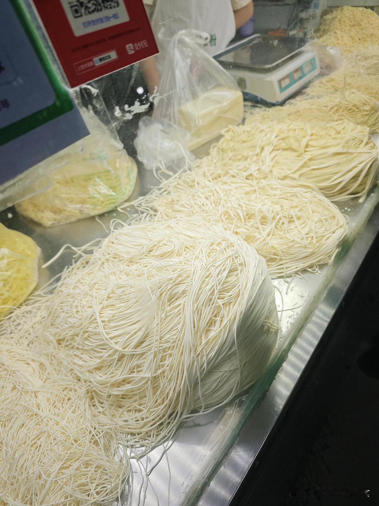 乌鲁木齐街头太反常！新疆天天吃面，切面店为啥全是川渝人？

不知道有没有乌鲁木齐