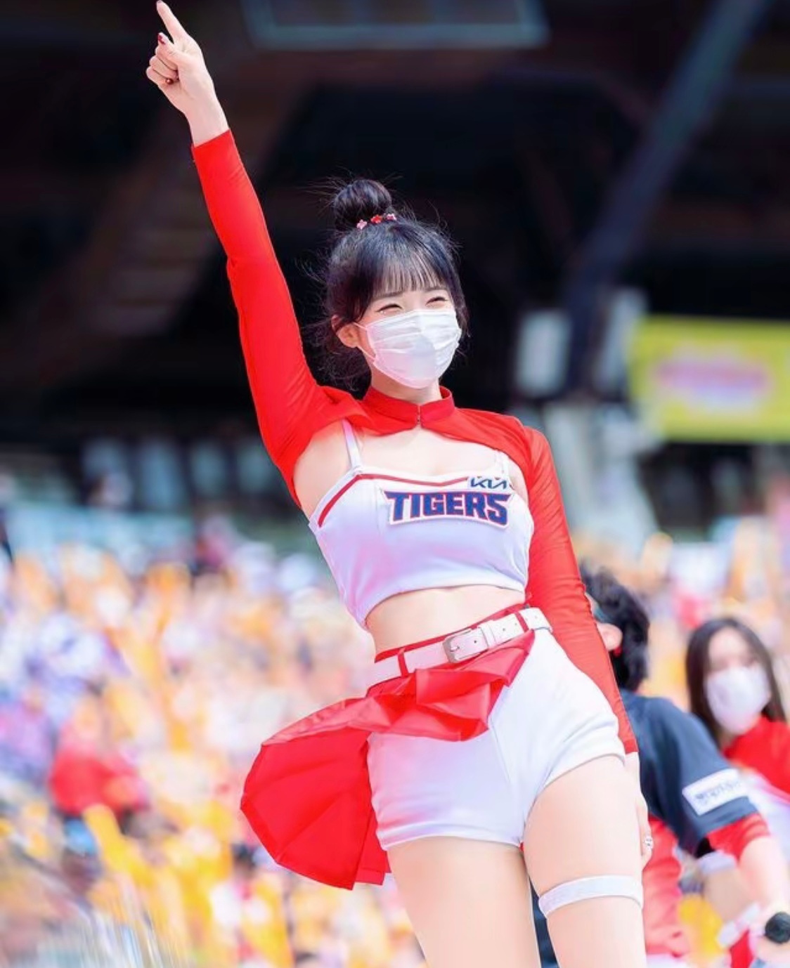 4月3日讯 据博主“小七童鞋777”消息，武汉队出征湖北省城市足球联赛，邓卓翔任