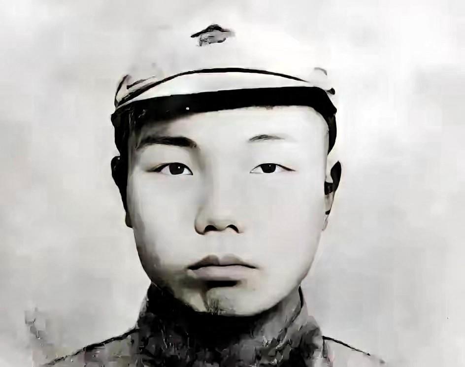 长征路上，一个19岁的红军指挥员被土司扣作人质换粮食。萧华临走前给他半块黑糖，只