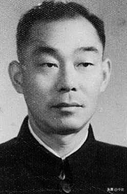 1949年，上海全城解放，陈毅被任命为市长，却缺少一个能镇住特务，威慑黑帮的公安
