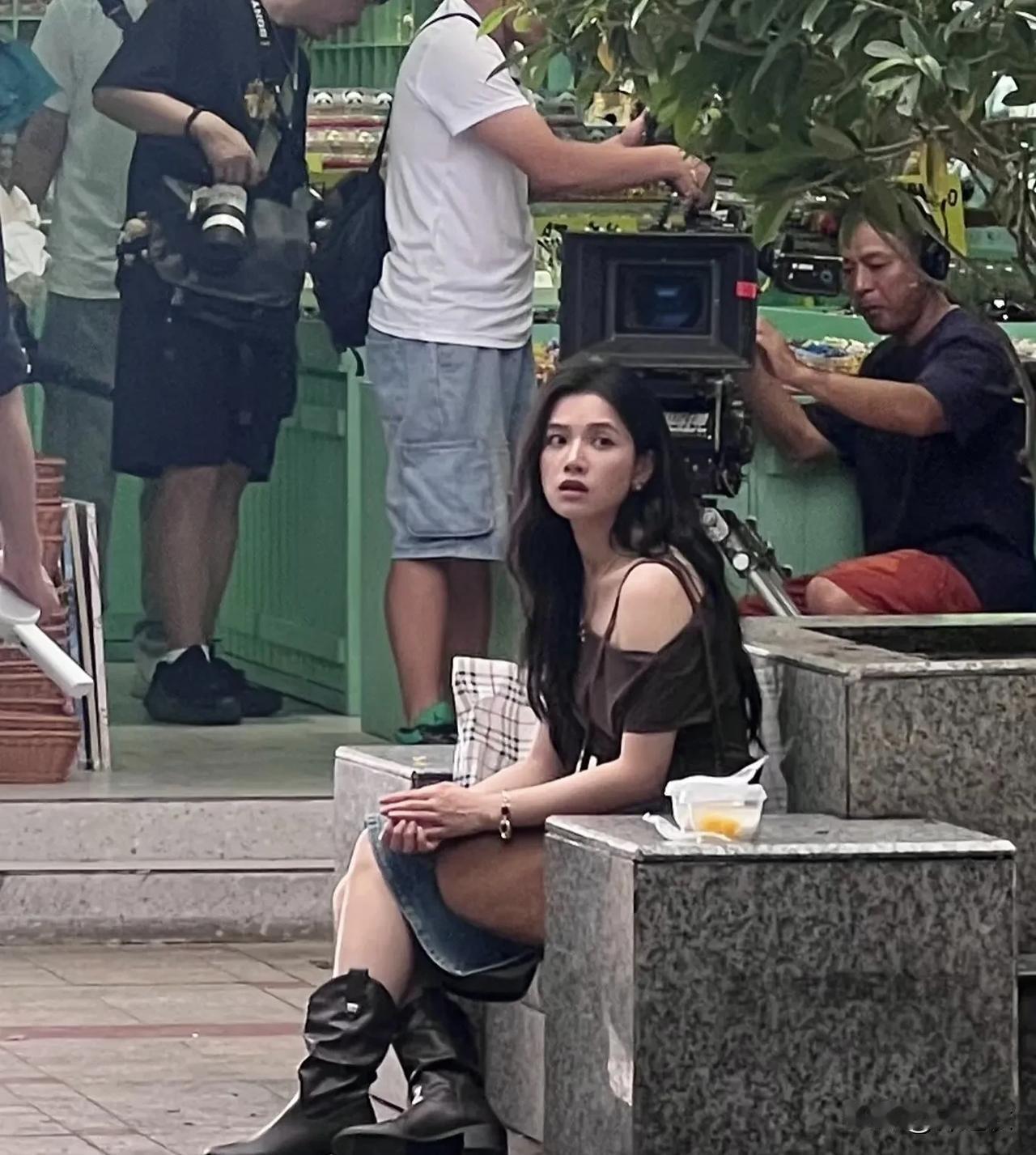 我只能说能在娱乐圈混的女明星是真的漂亮，而且还是不同风格的漂亮。

就比如张婧仪