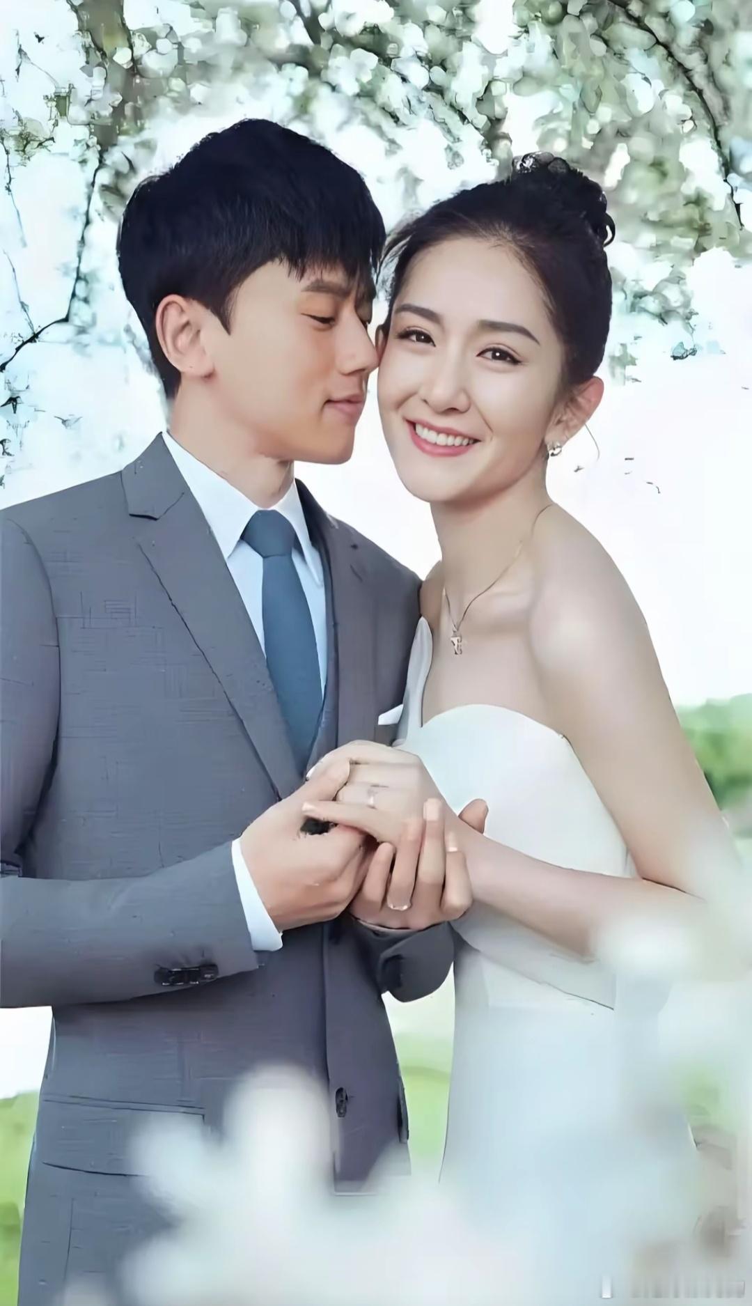 都说张杰谢娜开演唱会是圈钱的 我觉得不是 先说说谢娜的个人演唱会，最开始她在成都