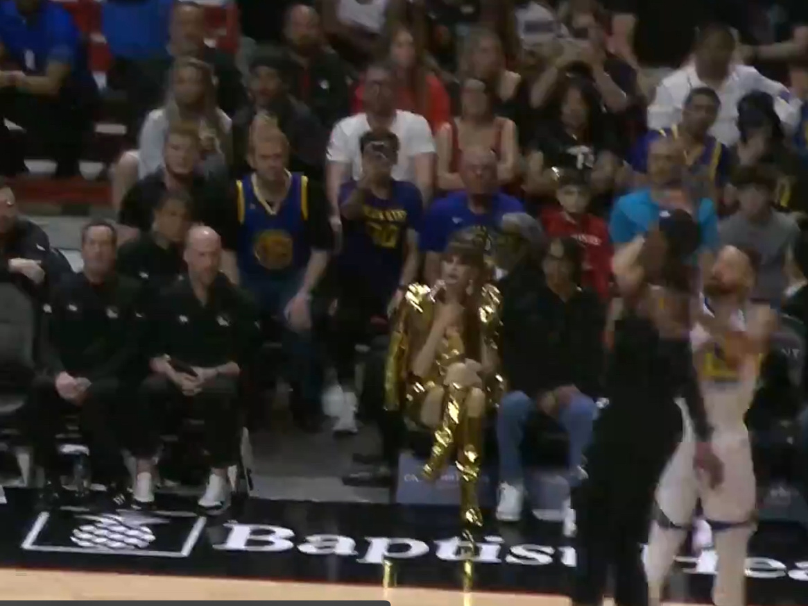 连得五分！！库里感觉来了！！#金州勇士[超话]##勇士vs热火# ​​​