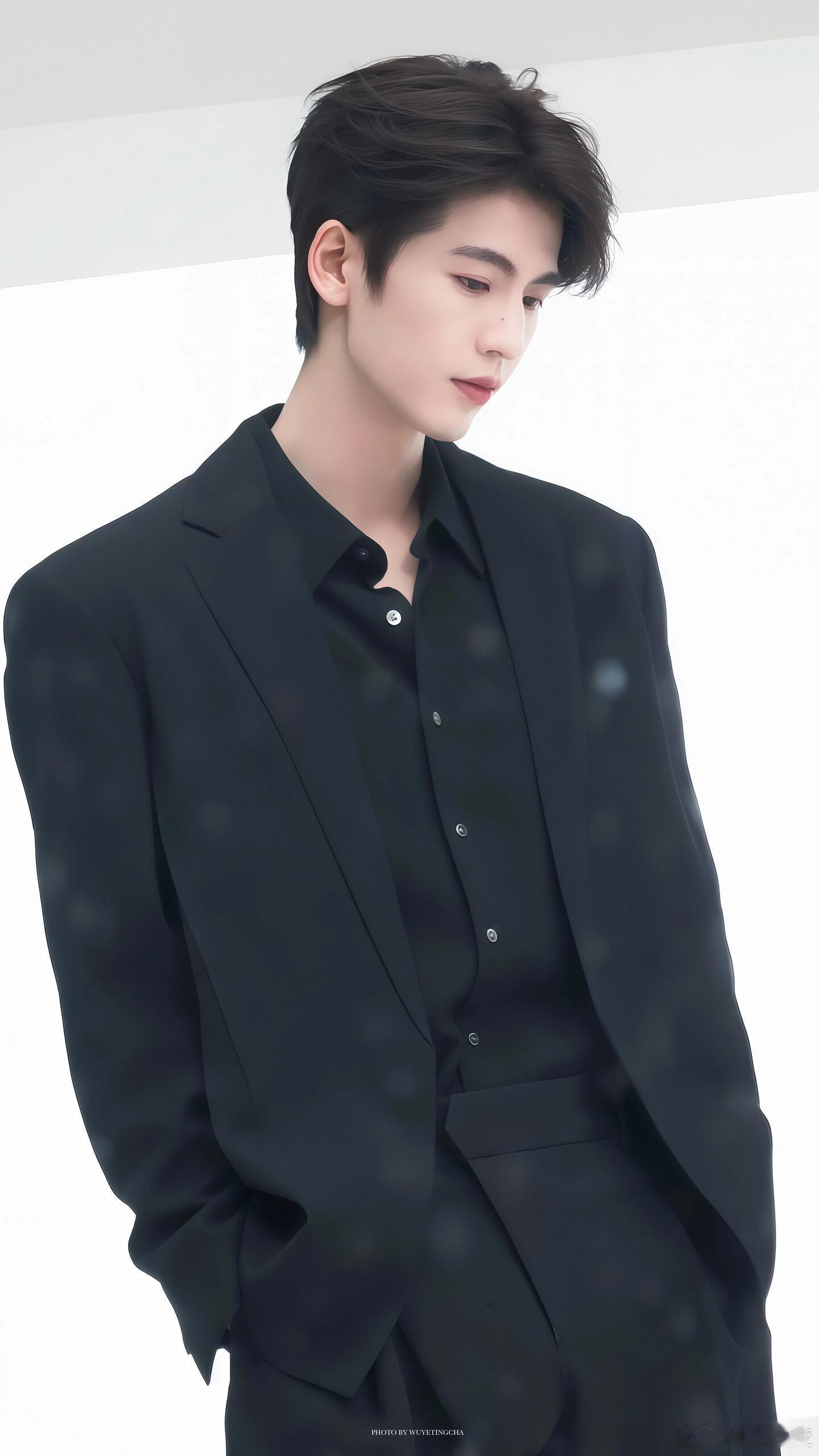 张凌赫[超话]  张凌赫┊壁纸更新🪄张凌赫｜ ​​​