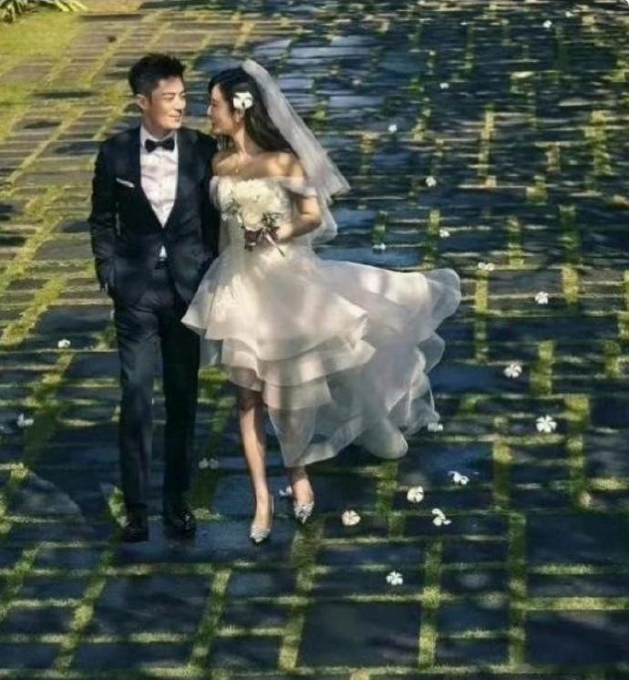 林心如的婚纱照至今仍然是其他明星难以超越的典范 ​​​