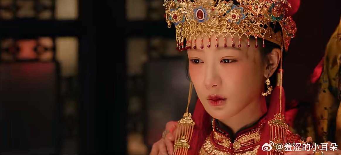 杨紫《玉兰花开君再来》嫁衣造型让我想到成毅的新娘妆造了，哈哈哈哈 