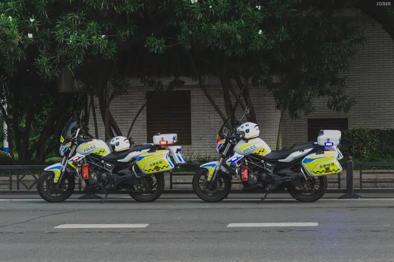 高速交警巡逻车3年跑了45万多公里广东保安巡逻车 高速巡逻 警车高速 
国庆期间