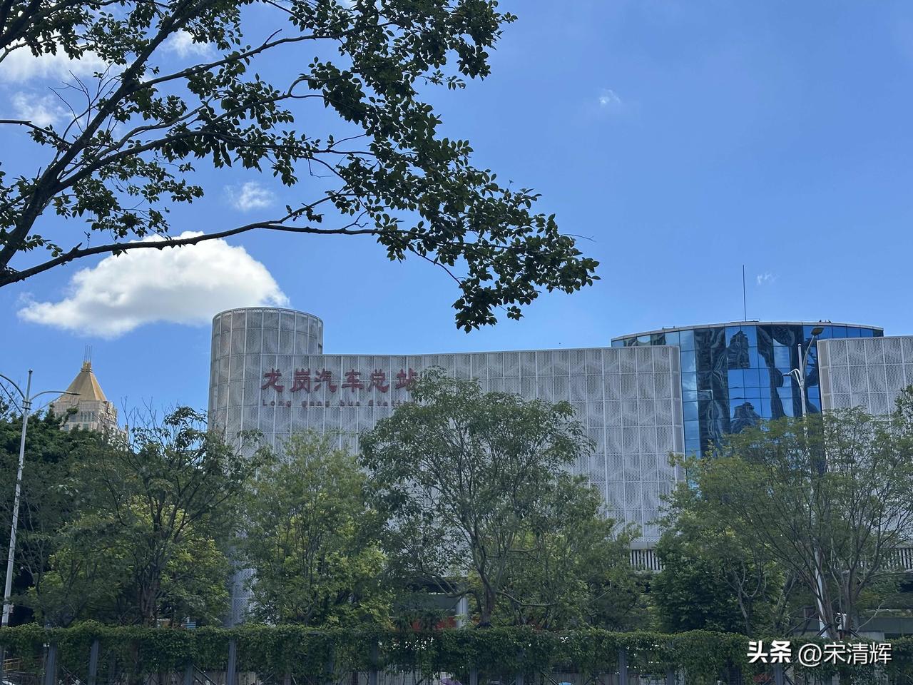 （1390）：孩子，早上好。天气炎热，今天宅家，没有远足。昨天搭乘公交绿色出行，