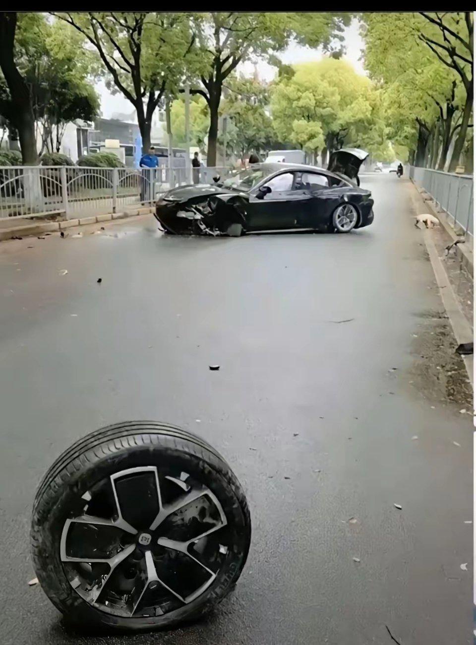 某知名车企切实贯彻了以人为本的先进设计理念，所谓“丢车保帅”，正是其安全考量的体