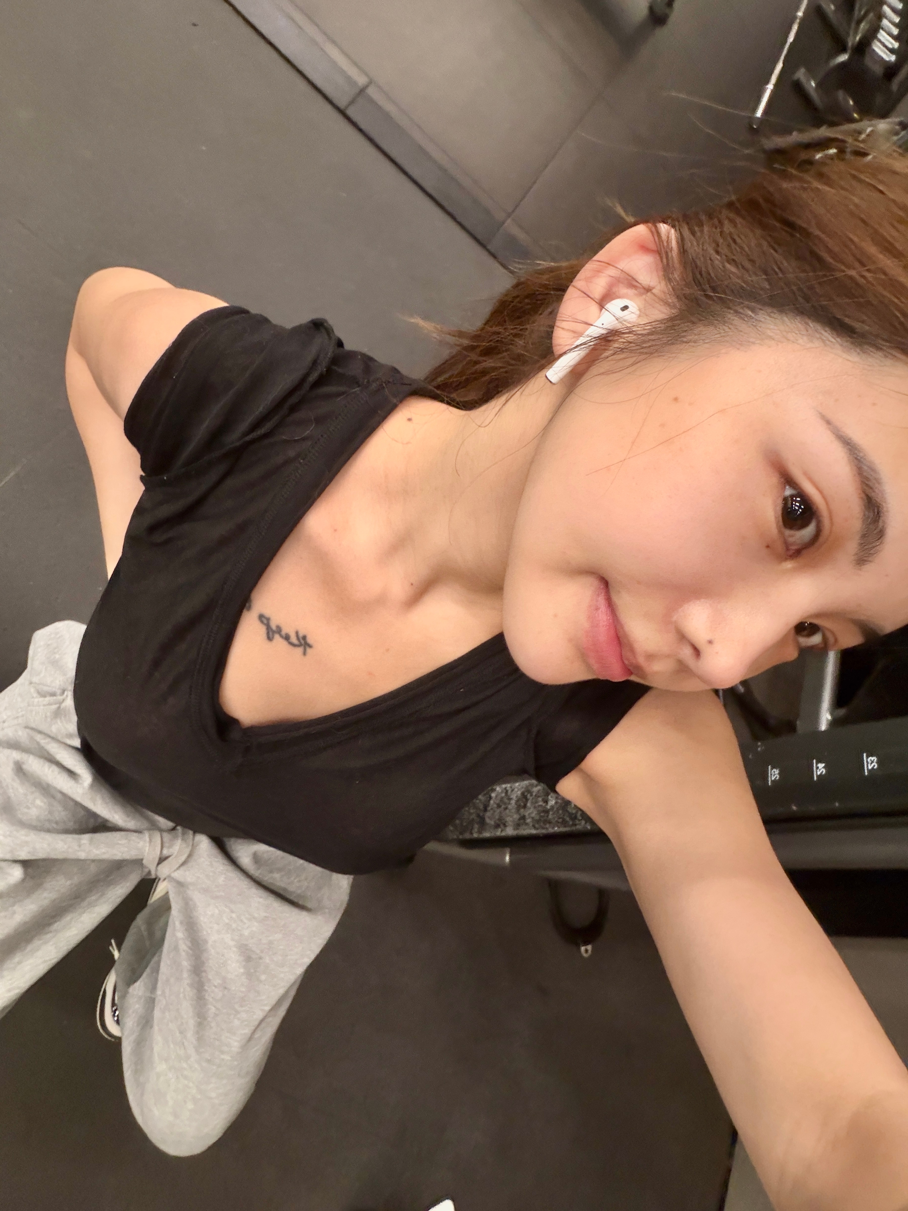早 健身打卡去广东出差5天回来教练问我这两天吃发酵粉去了。。？加上我又去的海边。
