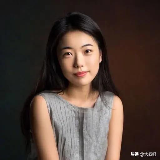 37岁美女蒋方舟是天才作家吗？
蒋被清华大学破格录取为研究生，如今肖鹰教授投诉，