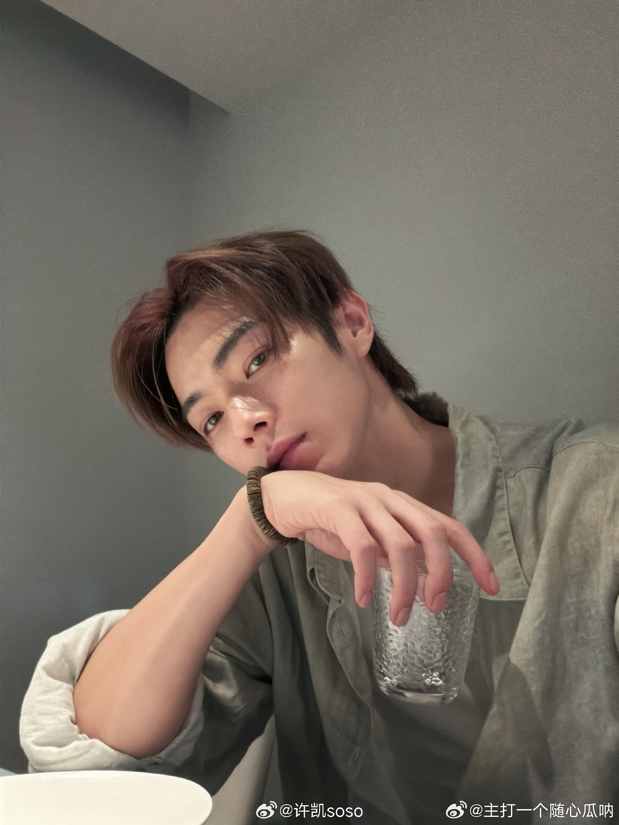 许凯上线，在北京当游客有同款游客照 
