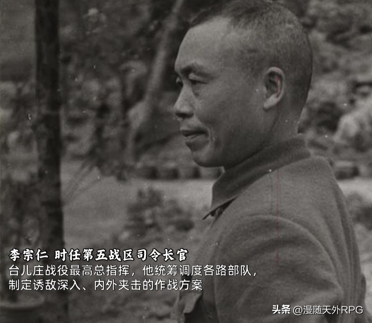 分享几张难得的老照片。
       这是将近八十年前著名记者罗伯特・卡帕拍的几