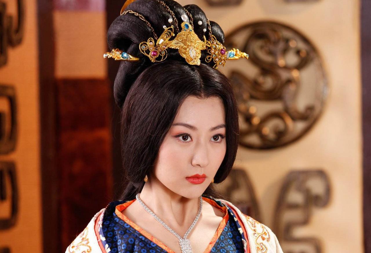 北齐灭亡后，胡太后与皇后穆邪利被俘到北周。
 
两人过惯了好日子，难以适应落差。