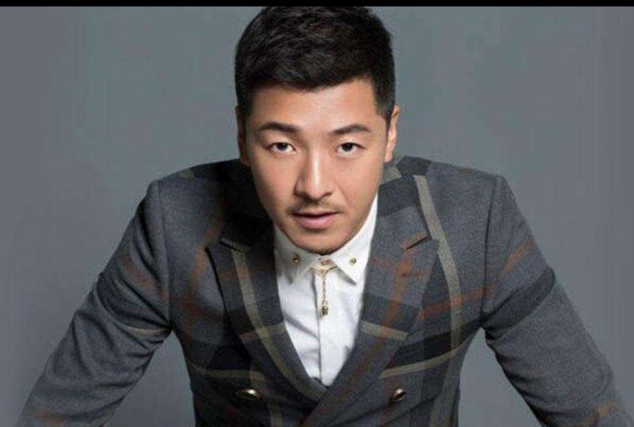 原来他们是夫妻，彼此初恋结婚20年零绯闻，如今一起出演《金关》
娱乐