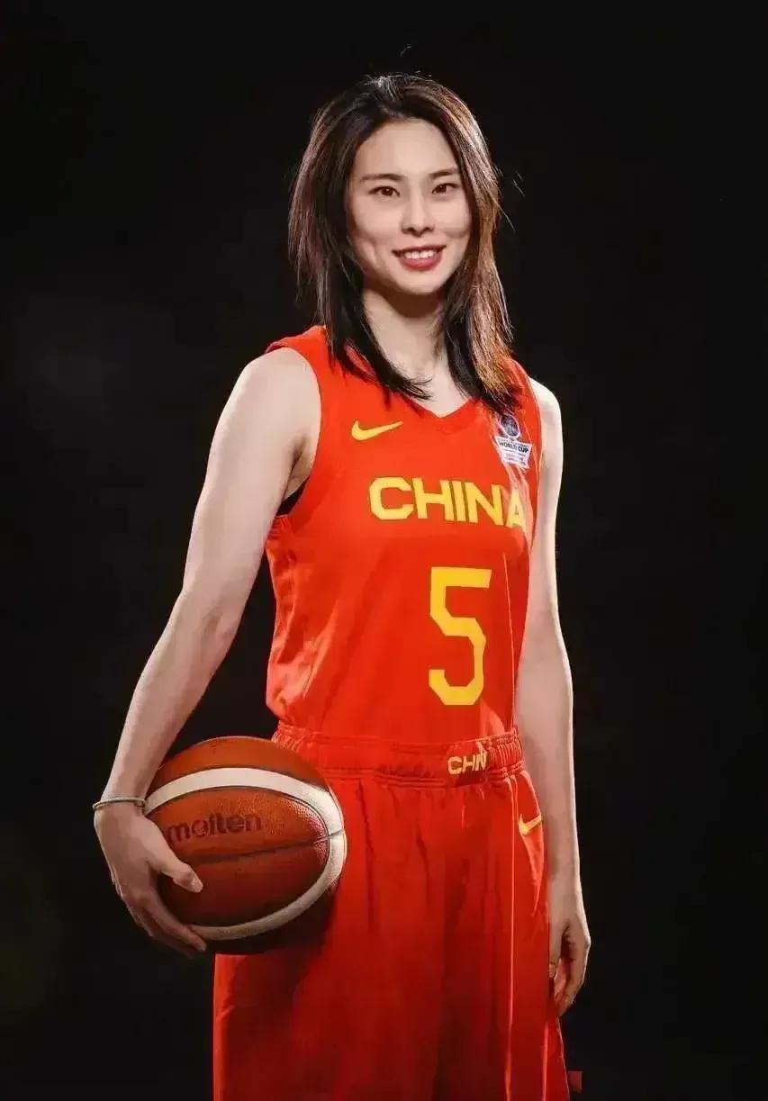 王思雨icon，身才又好，应该能旺夫吧，打起球来那个手快的出神入化，也应该能往家