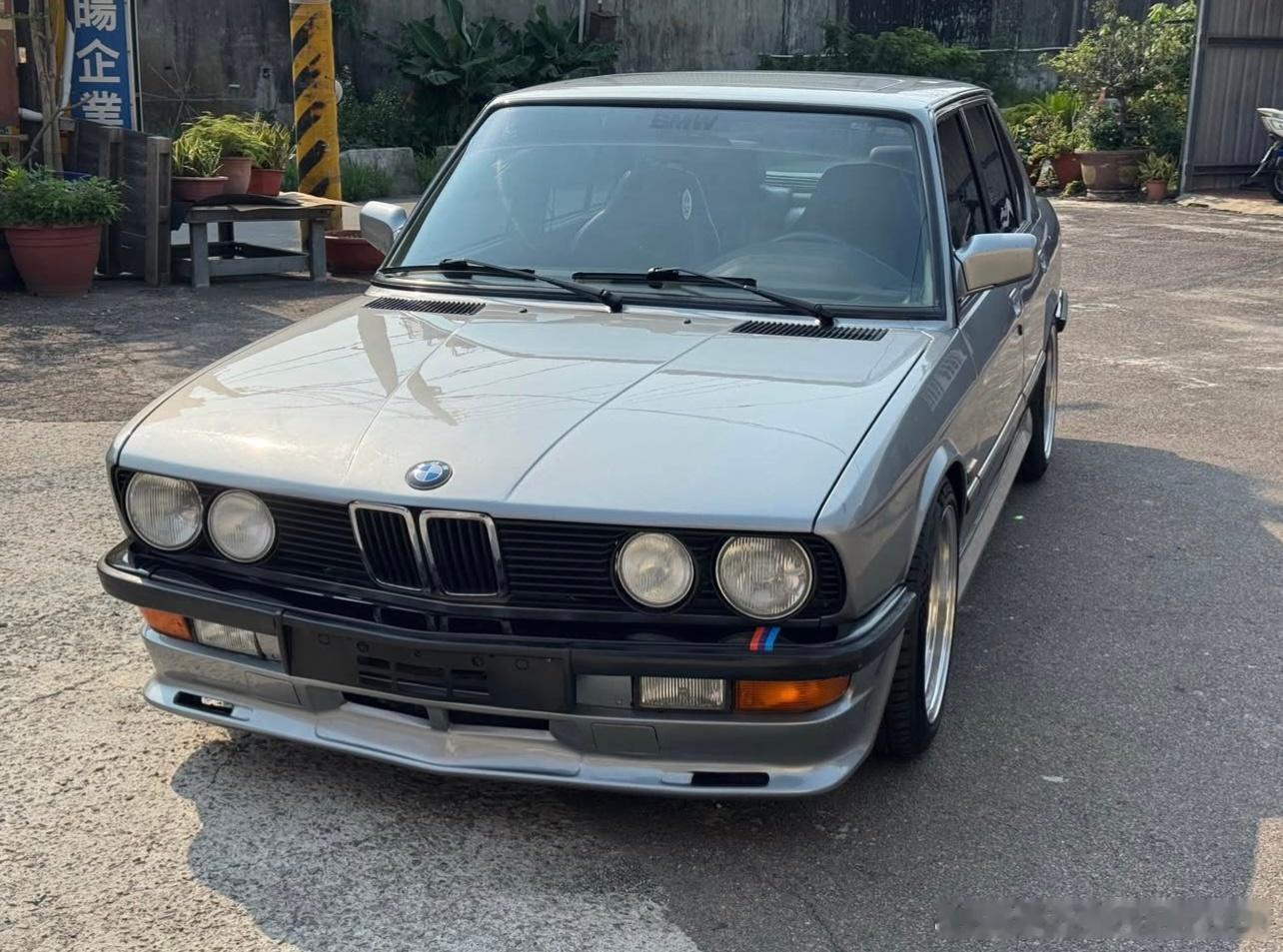 台湾老车1987年BMW E28 525 