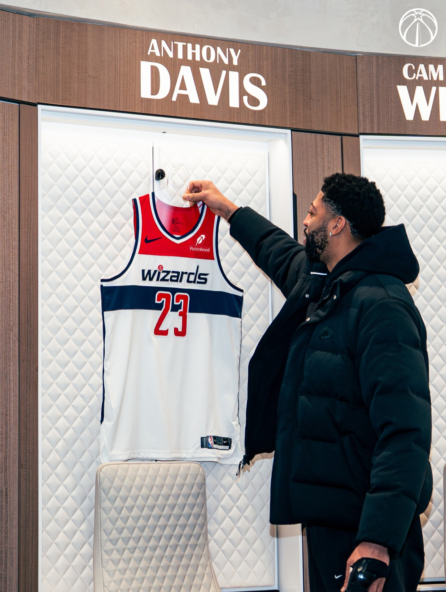 奇才队总经理威尔·道金斯在周日的公开采访中表示他预计浓眉会在本赛季常规赛末期进行