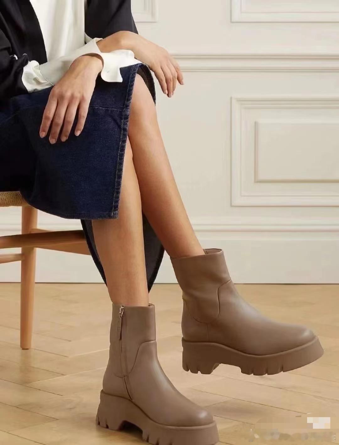 Gianvito Rossi是今年靴款中，最最最轻便的一款Gianvito Ro