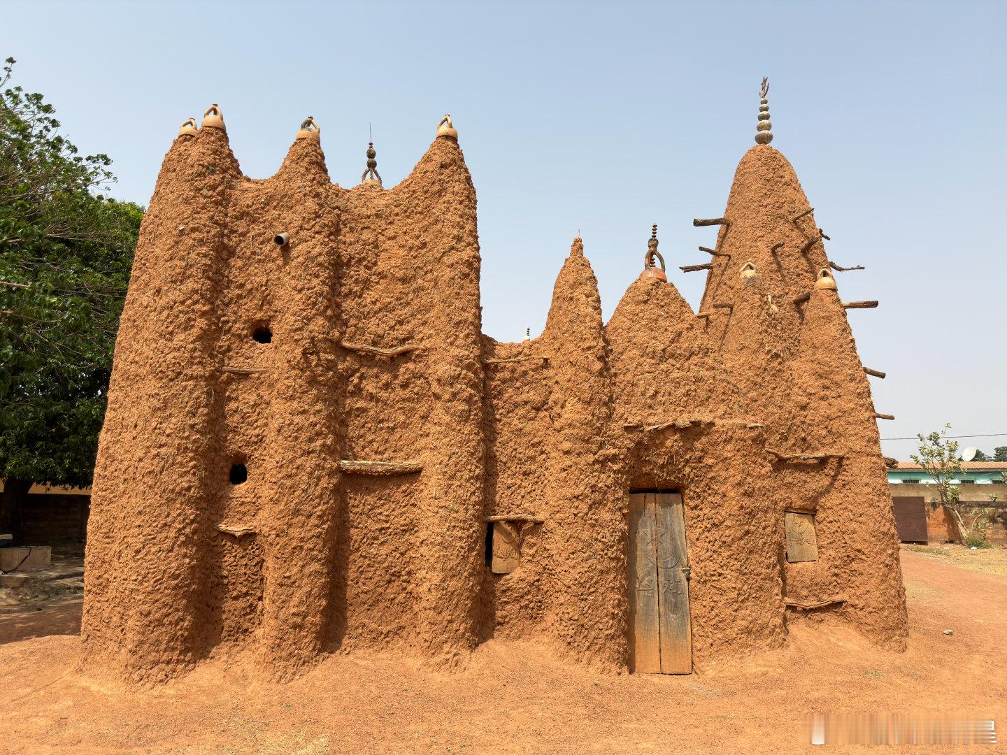世界遗产叩头清真寺（Mosquée de Kouto） 是一座位于科特迪瓦北部萨