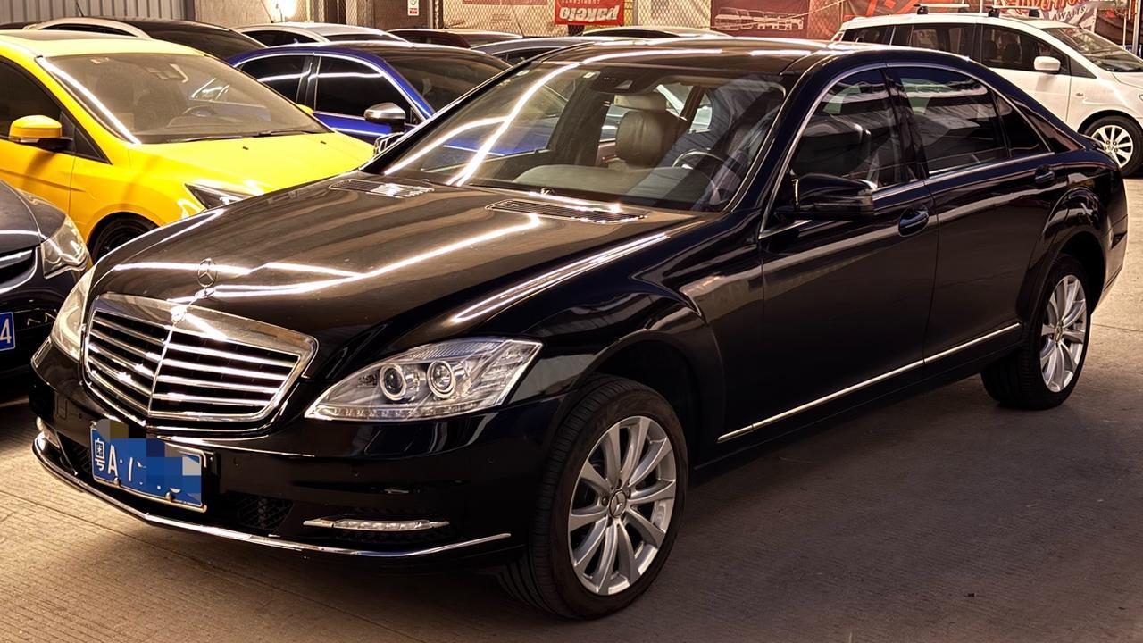 最近特别想买一辆油腻的D级油车
我知道这想法不对，但是又很想买油车
谁能拯救我这