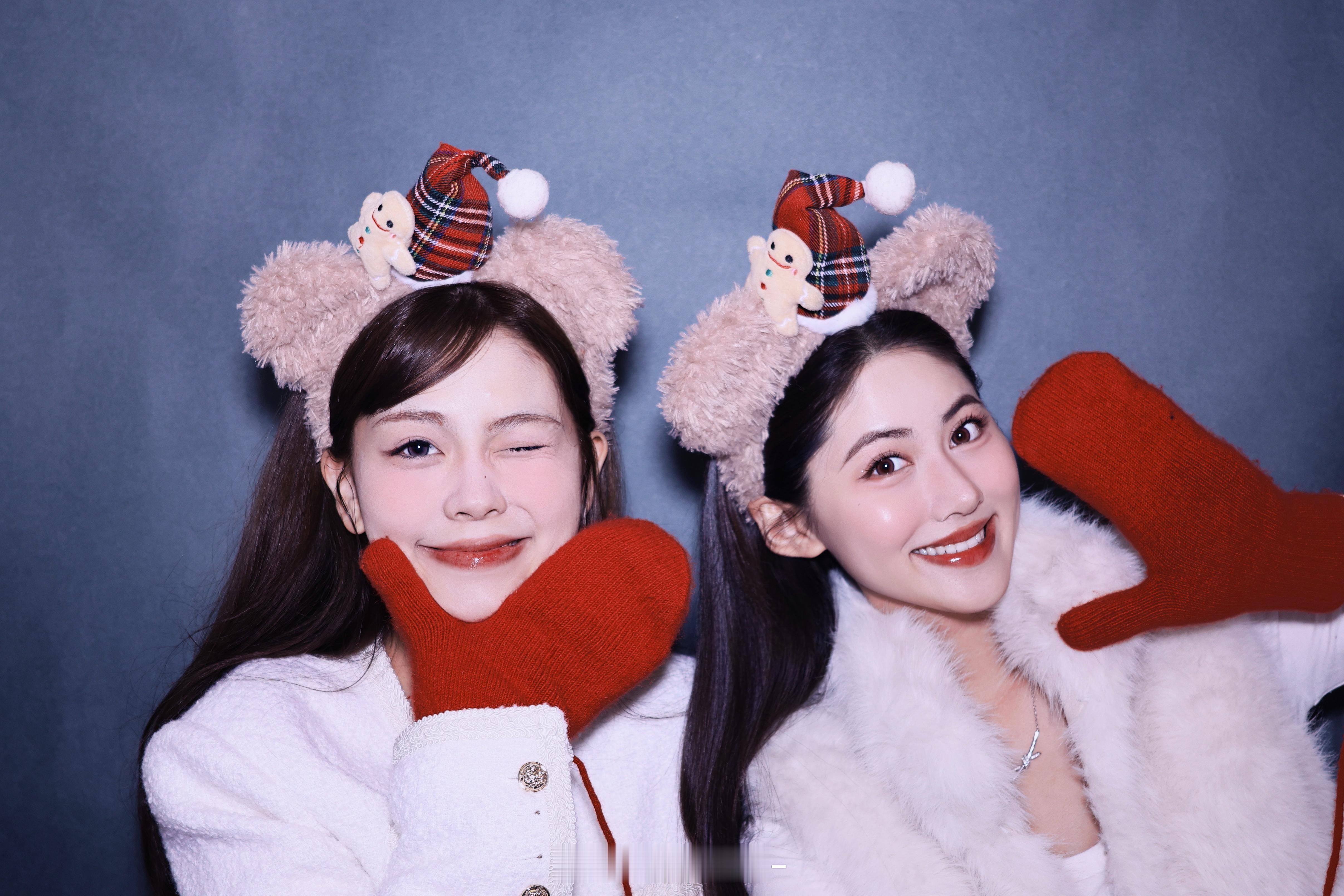 两人的自拍在朋友圈暴晒📷👭🏻 