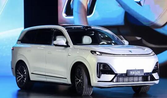 魔幻的汽车圈：质疑理想学习理想成为理想