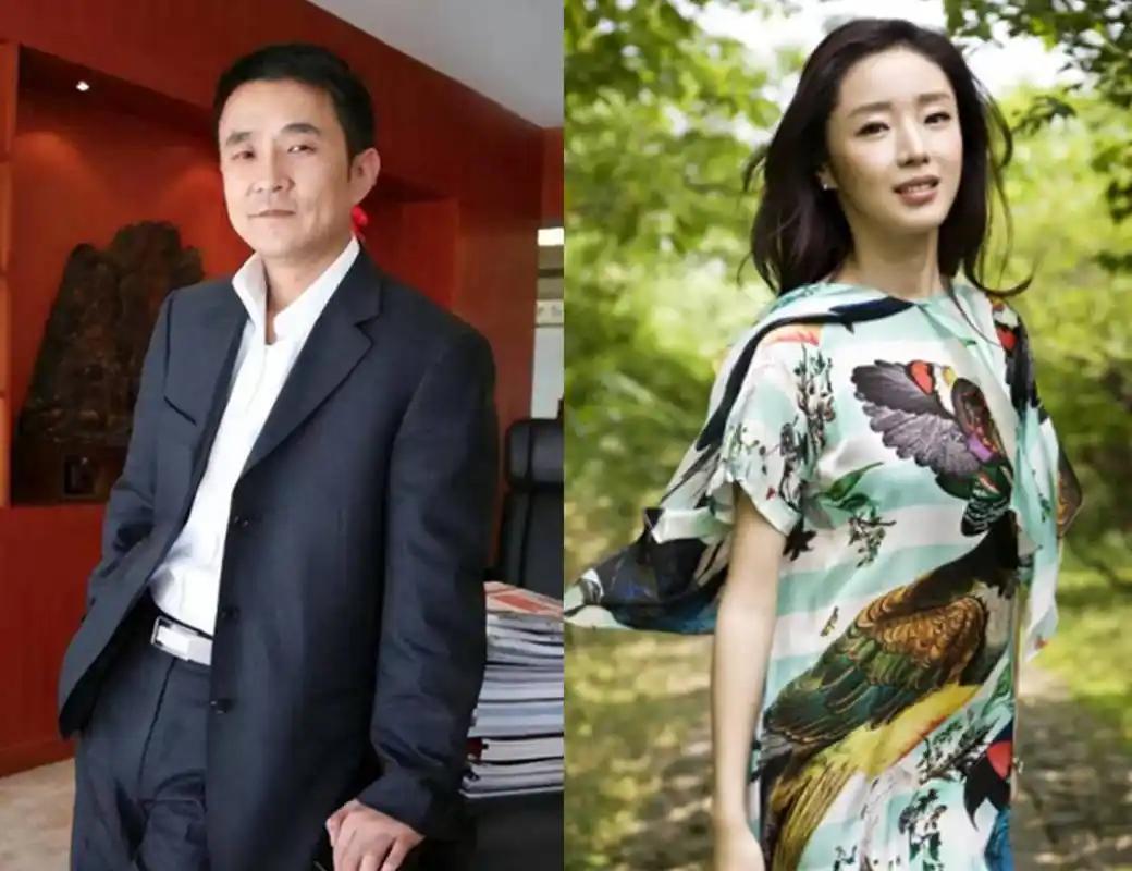 曾被张艺谋力捧，火后与富豪卷款61亿逃亡国外，如今的她过得如何。


 
主要新