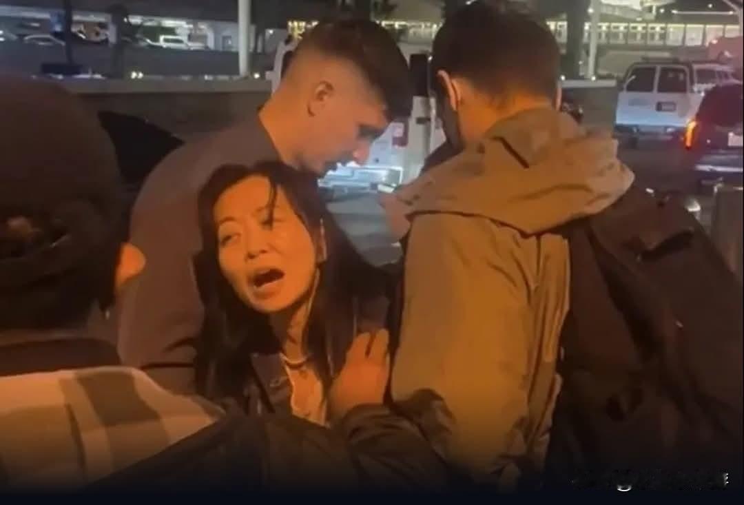 一名在视频中自报姓名为「Jing Zhao（赵静，音译）」的华裔女子，在洛杉矶国