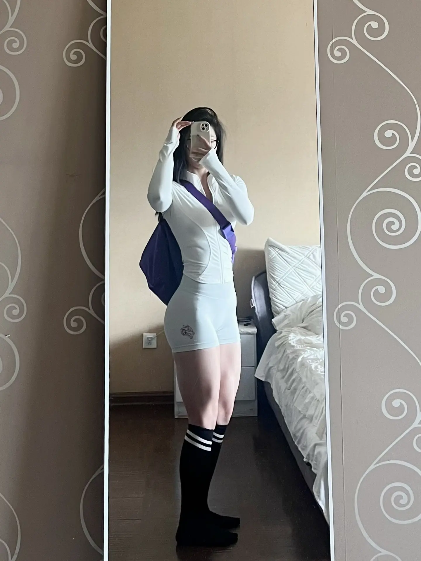 浅浅长个腿巴子。