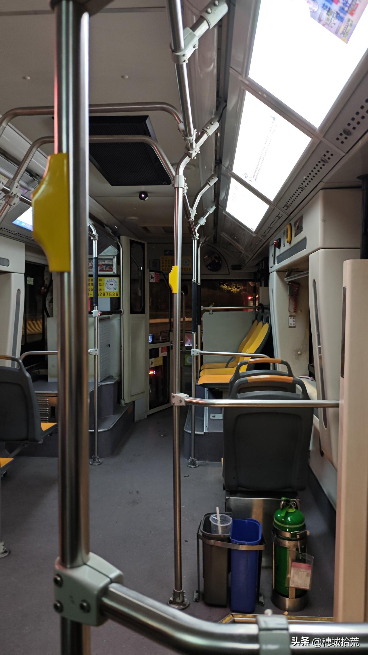 在广州，大家有多久没有坐过尾班的公交车？
似乎，现在广州公交出行的最优解是地铁，