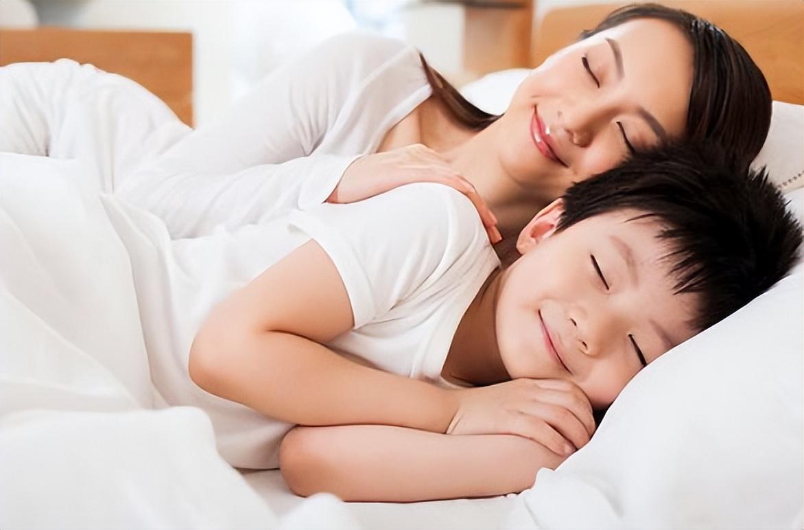 孩子睡前1小时，家长要记住“3做2不做”，对孩子有好处，别不知
孩子睡前1小时，