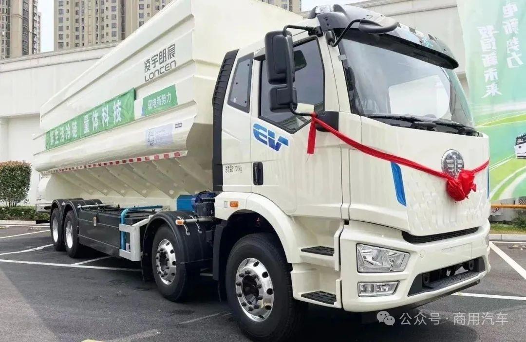 车市热门[超话] 近日，以“驭电新势力，牧饲新未来”为主题的一汽解放新能源饲料车