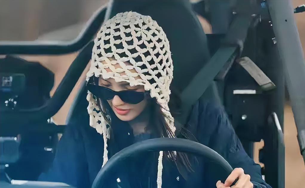 明星出事儿，品牌也跟着被拽到聚光灯下烤。这两天刷新闻，哪儿都能看见金晨和她那俩汽