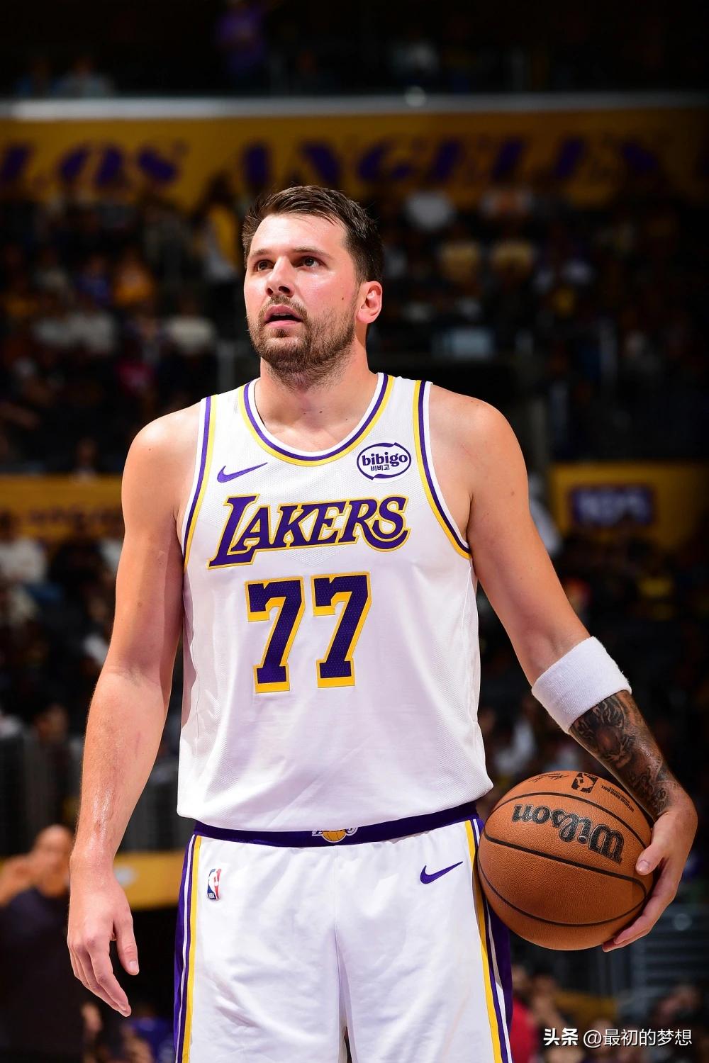 哈登和东契奇究竟谁更强一些？后卫历史地位有望超越哈登吗？

生涯荣誉：哈登占优，