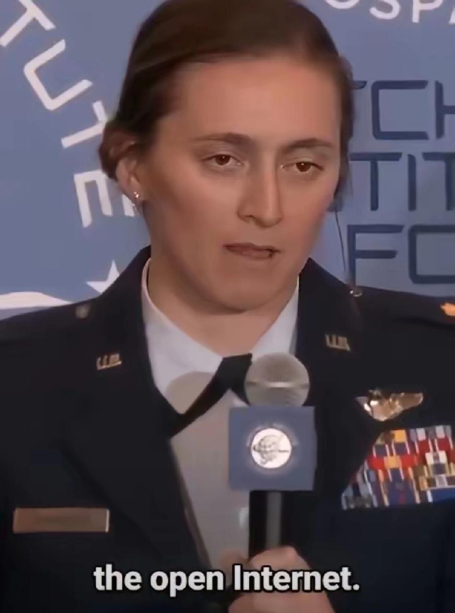 美国民众不断的泄密，把这位美国中央空军司令部，武器与战术部负责人兰多夫少校给整破