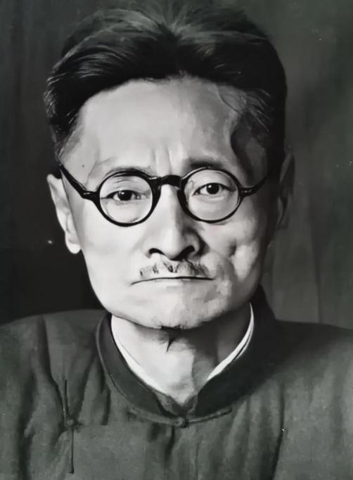 1917年，刘文典到北大教书。一天，辜鸿铭问他：“你教什么课？”“汉魏文学。”刘