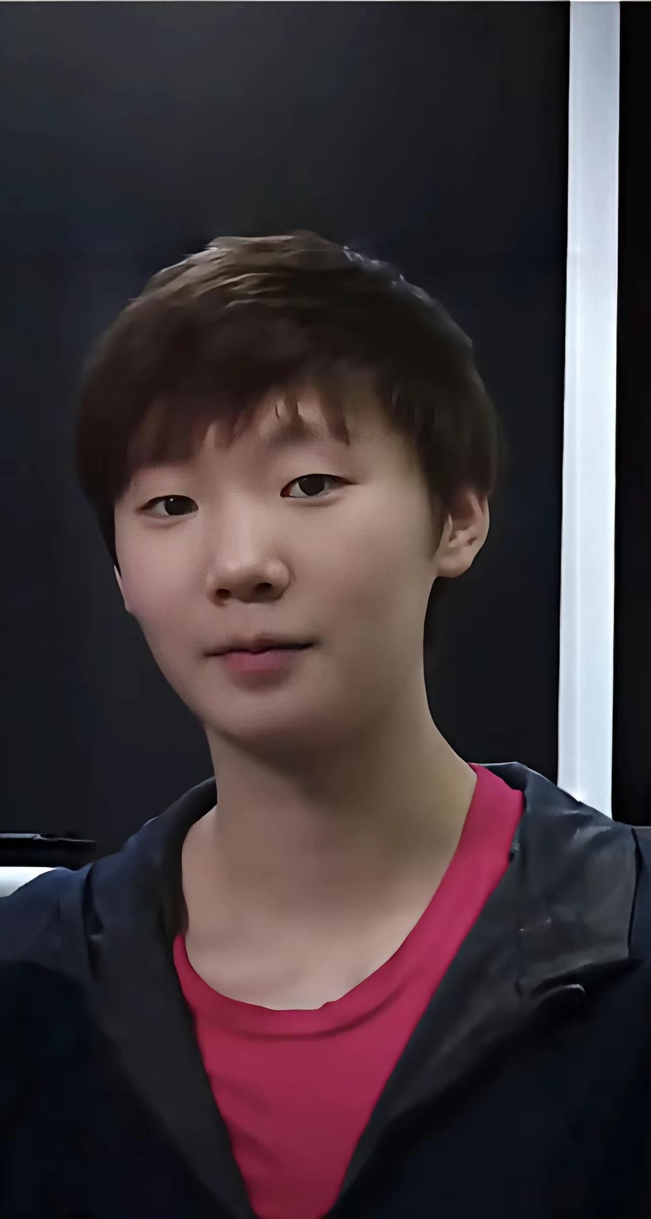 乒超联赛总决赛
女团半决赛
山东鲁能3:1华东理工
决赛对战深圳大学

第一盘