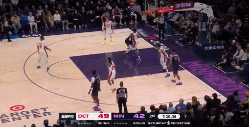 时间领主！李凯尔慢慢悠悠命中接锅球！
在今天NBA常规赛森林狼对阵热火的比赛中，