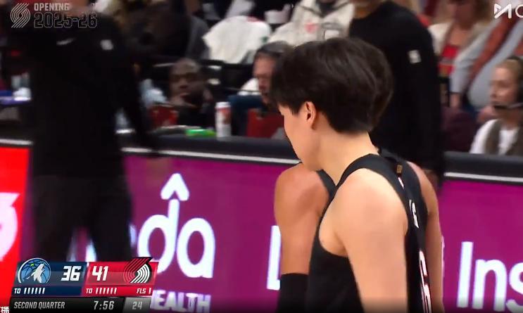 杨瀚森nba第一分来了，造成森林狼犯规，罚球两罚全中~~开拓者vs森林狼 ​​​