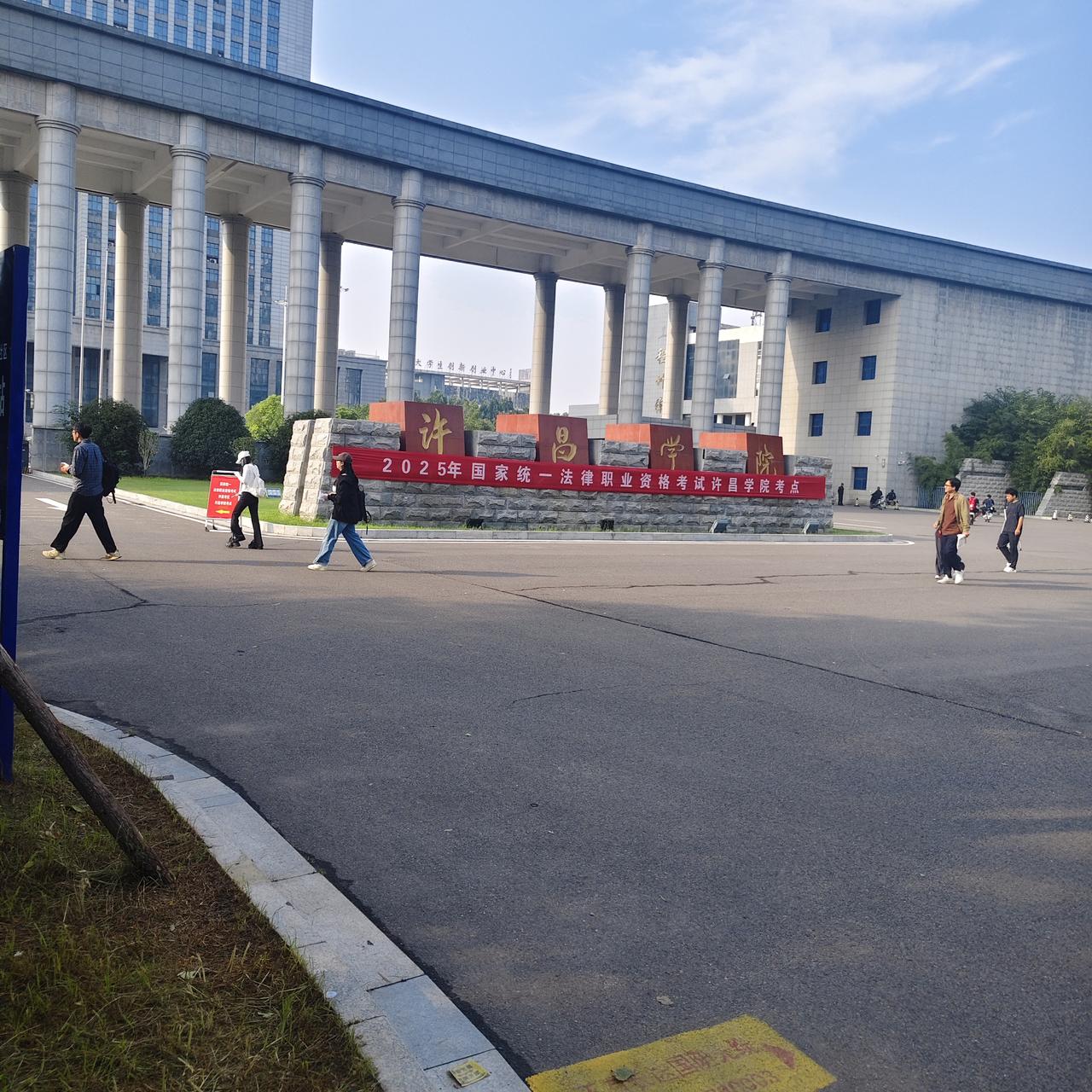 12点公布法考成绩。原本我以为自己能沉得住气，晚上早点睡，等明天再查，没想到辗转