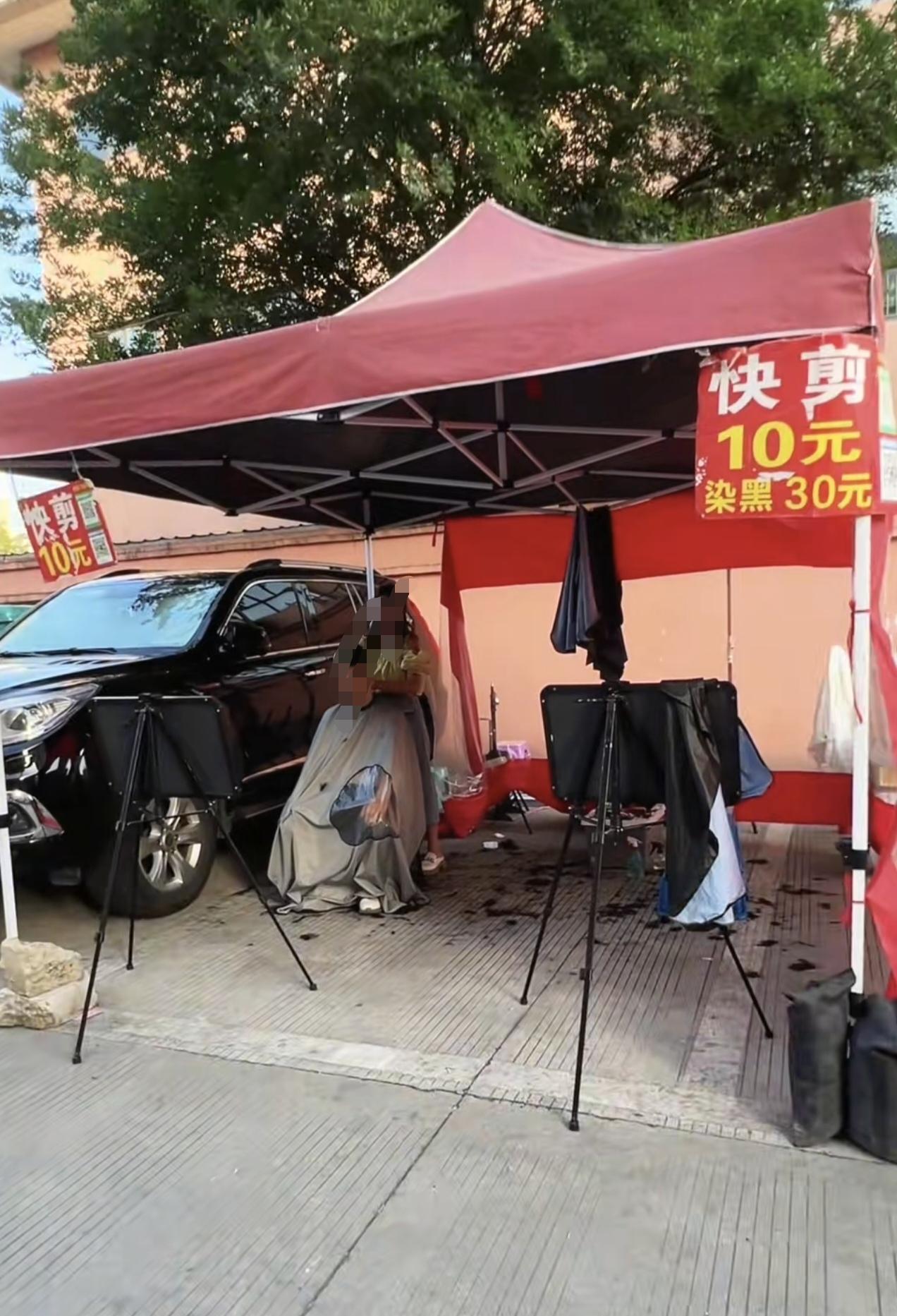 骑摩托车从濮院回嘉兴市区，导航给我导了条良三村的村道，然后发现了两个“野摊”，是