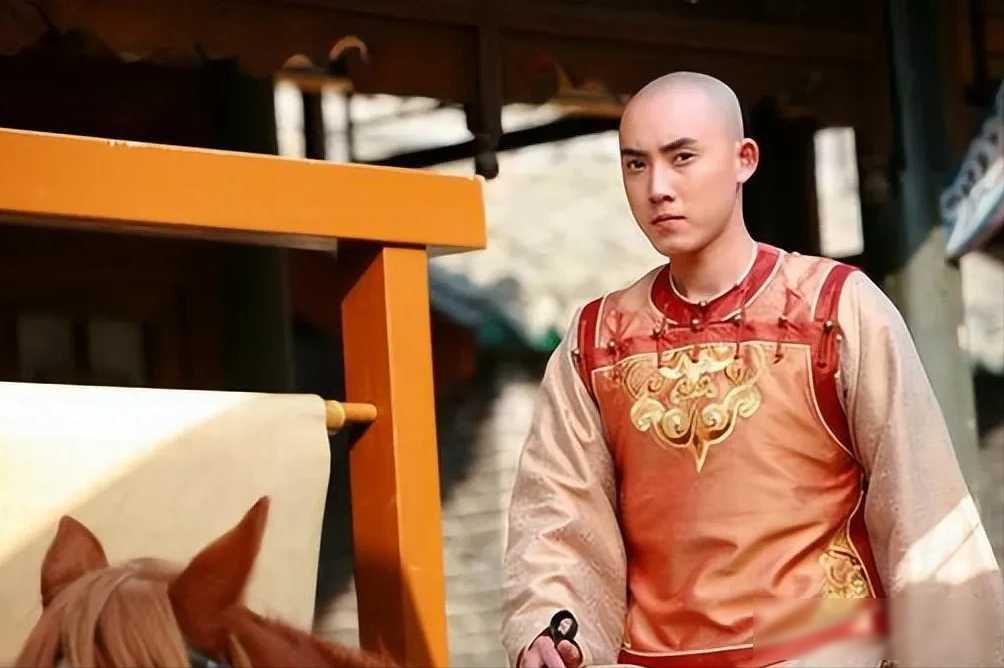 1732年夏天，北京城热得连树叶子都打卷儿。紫禁城里批奏折的雍正帝突然笔尖一抖，