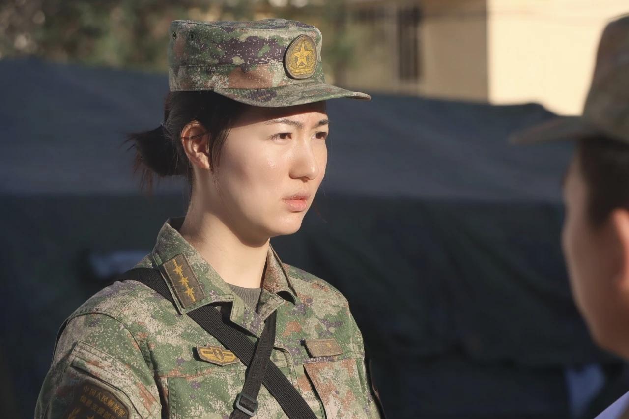她是军事过硬的“首席教练员”是知冷知热的“暖心姐姐”也是抗战英雄于化虎的曾孙女她