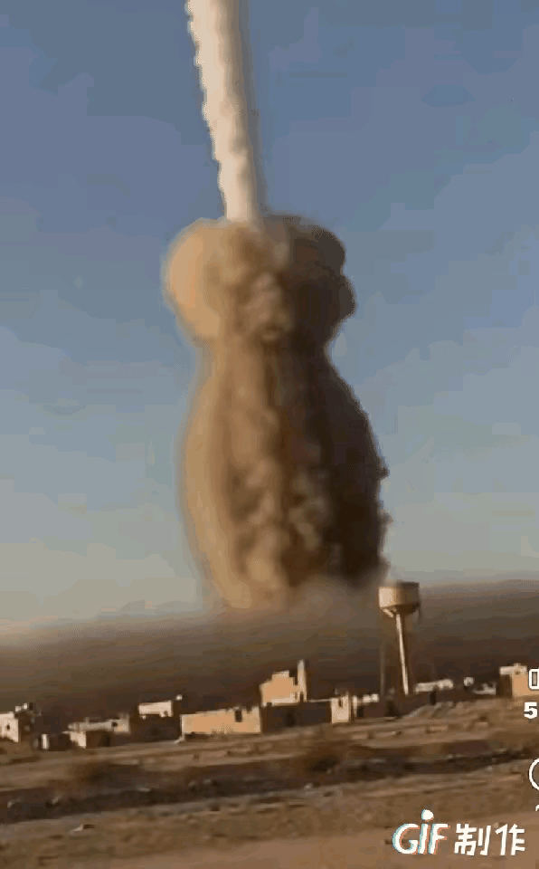 在空中就爆了？