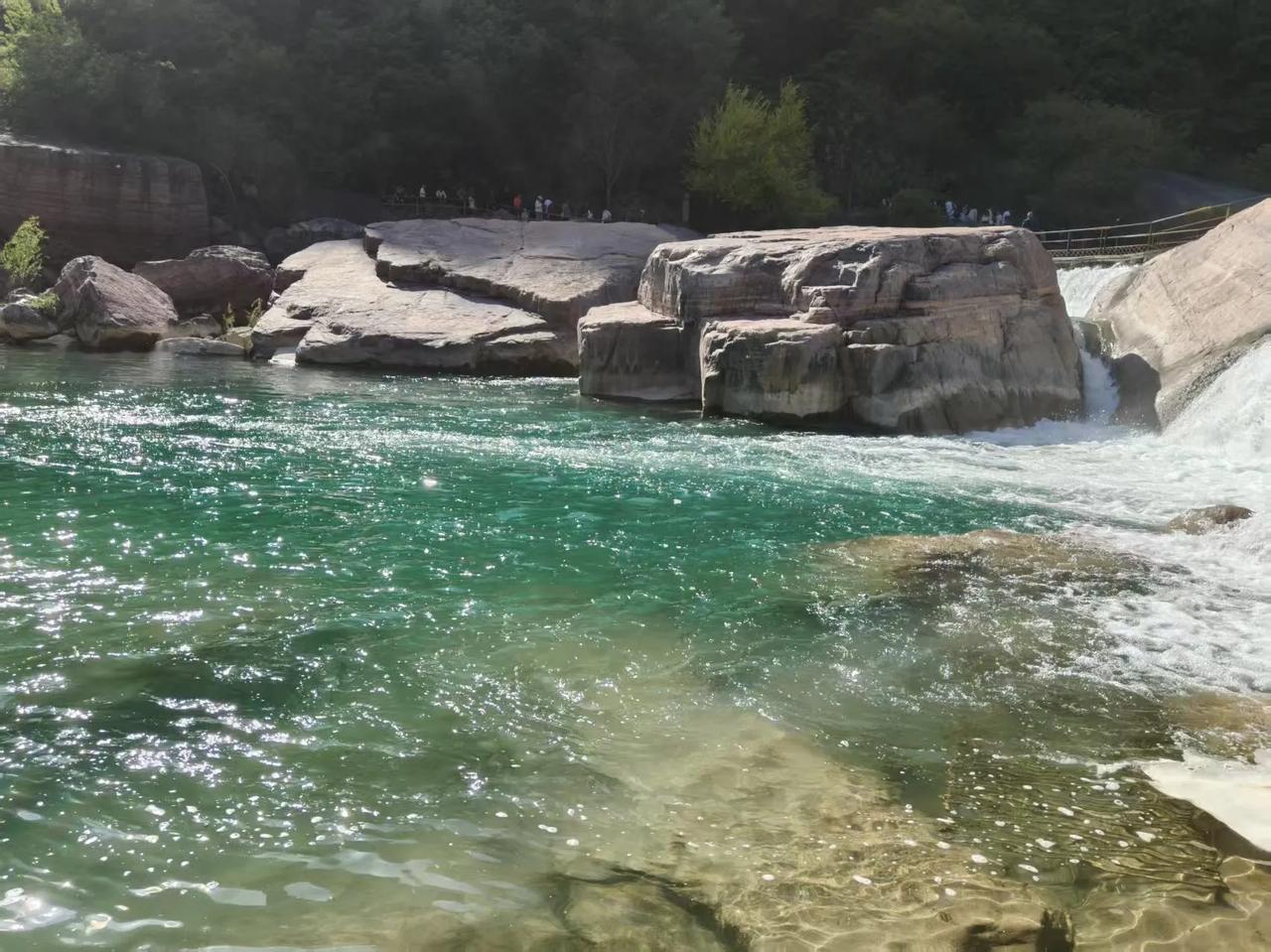 嫂子说，侄女儿是一个恋爱脑，赔钱货。
侄女儿谈了一个对象，男孩儿家庭一般，市里也