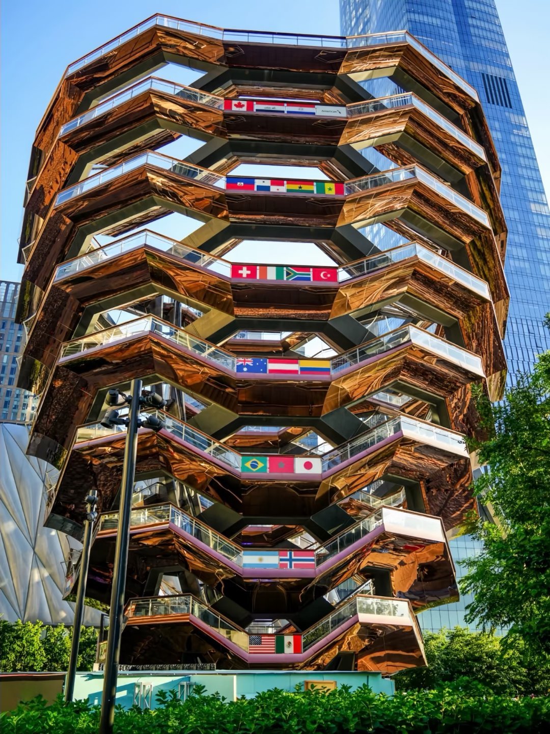 这栋楼设计得有点帅啊 