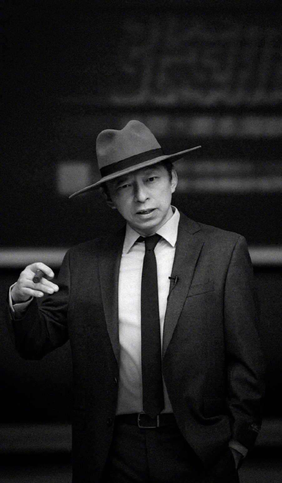 张朝阳说看美剧变聪明别人带货张朝阳带派 老板就是老板，这个气场也太足了吧。昨晚活